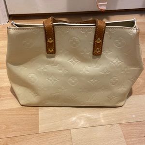 Louis Vuitton Vernis Reade PM.